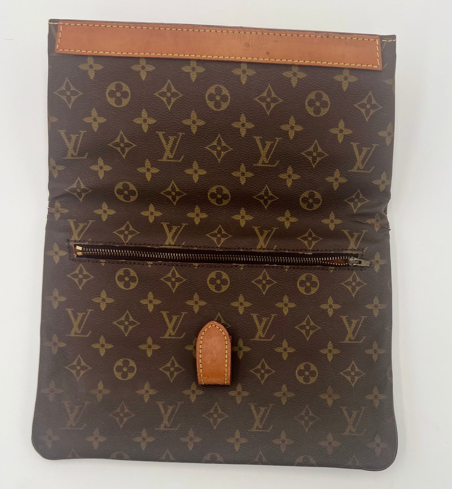 Louis Vuitton Pochette Pliante Clutch